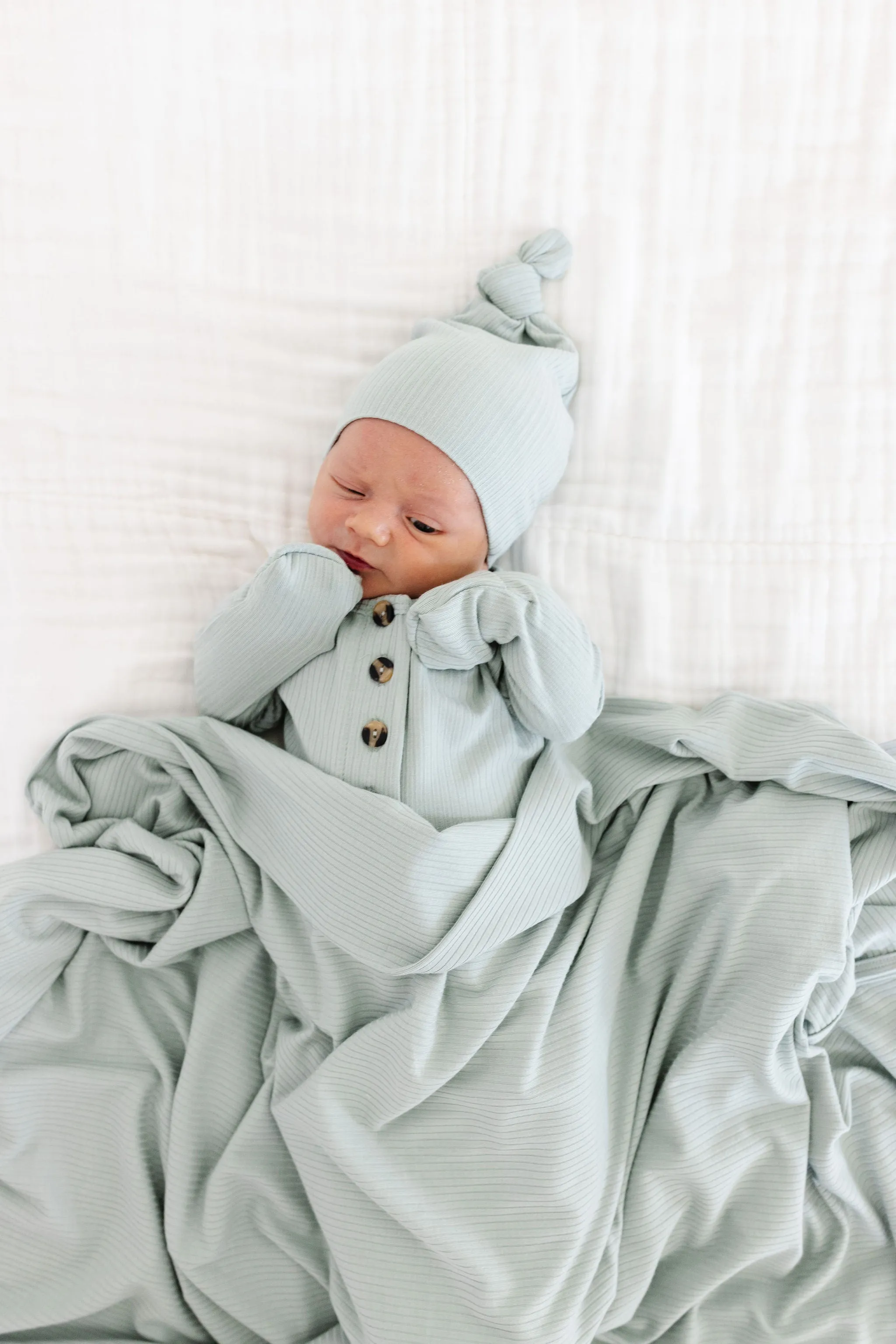 Bailey Ribbed Newborn Hat Bundle (Gown)