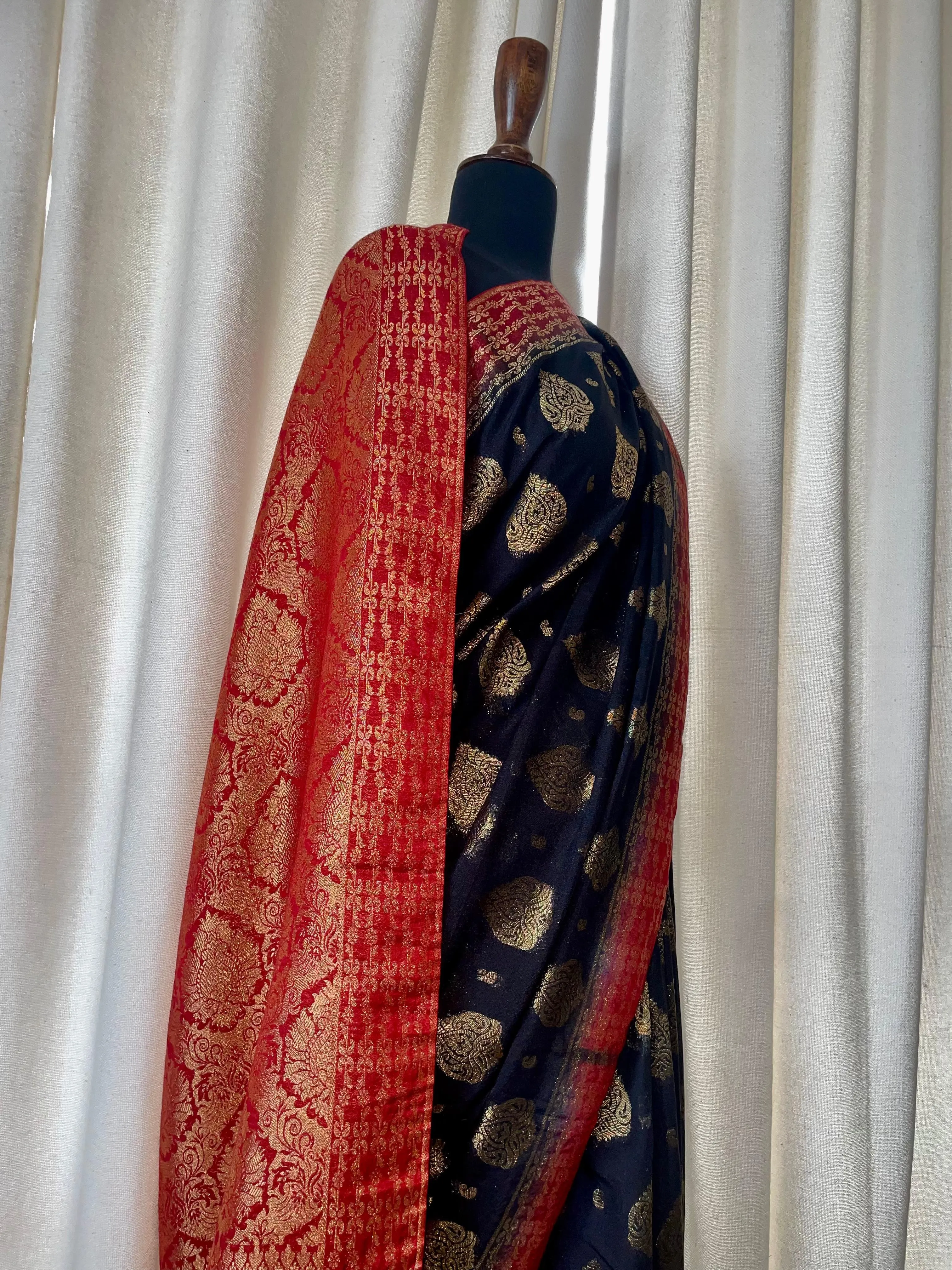 Handloom Antique Banarsi: Saboor