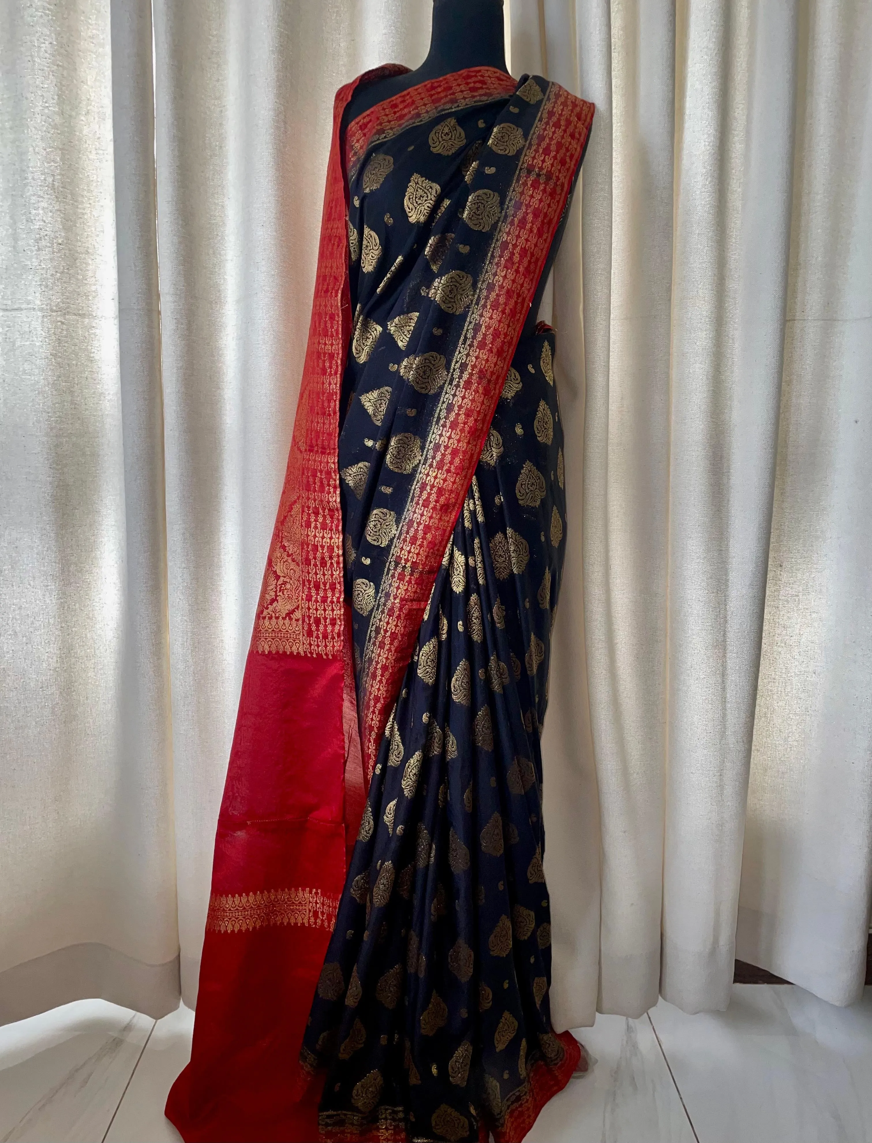 Handloom Antique Banarsi: Saboor