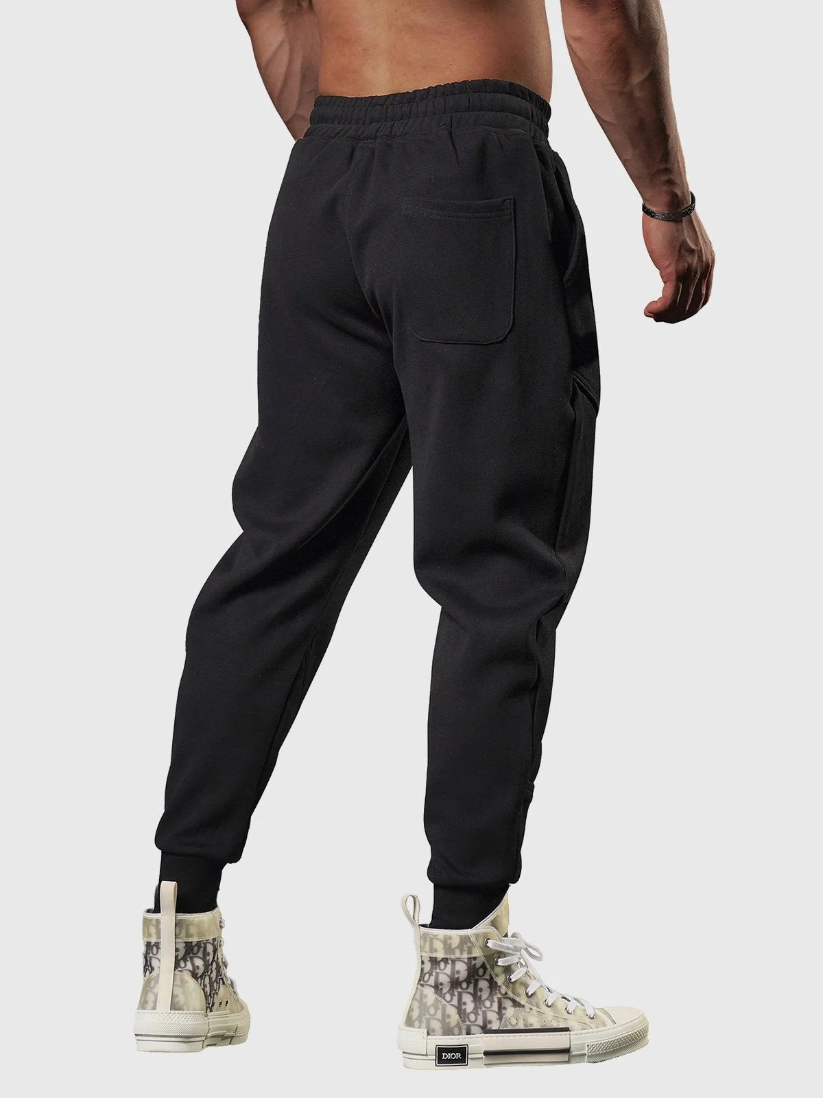 Motion Sweatpant Loose fit Tapered Jogger All Season Essential